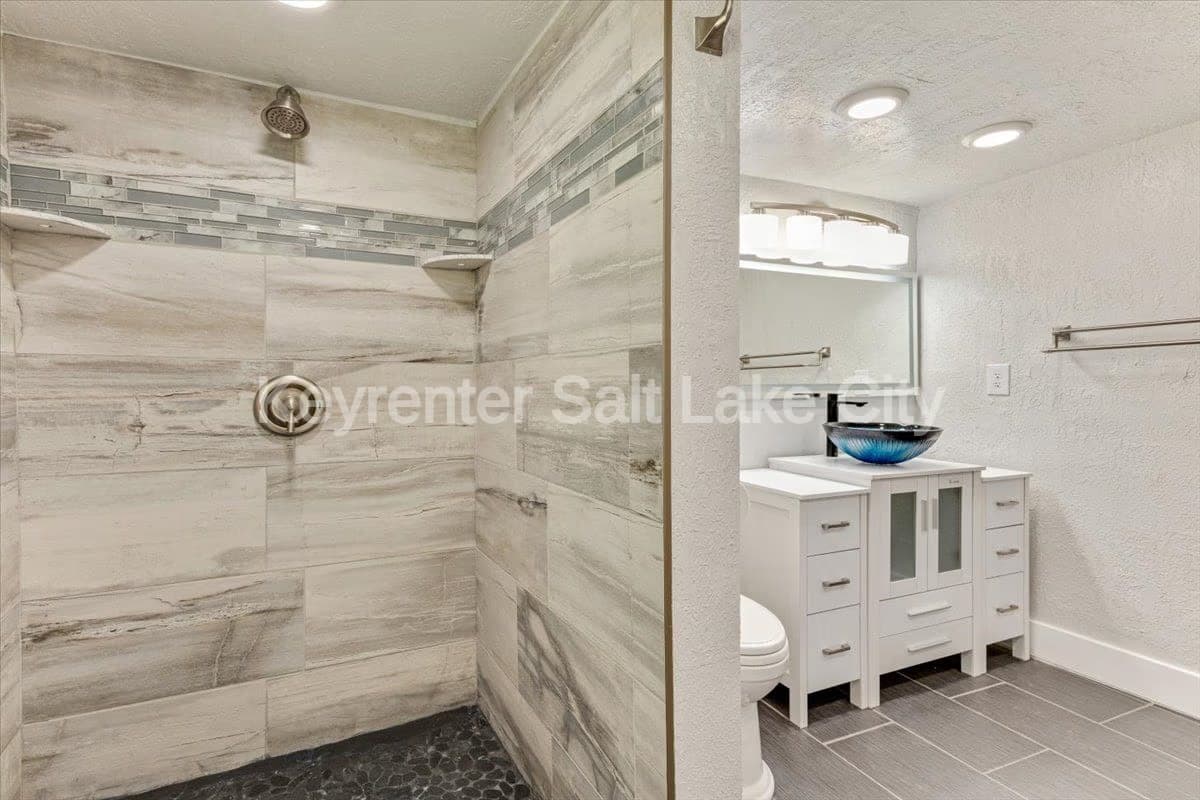 Salt Lake City In-Law/Basement: 672 S 200 W