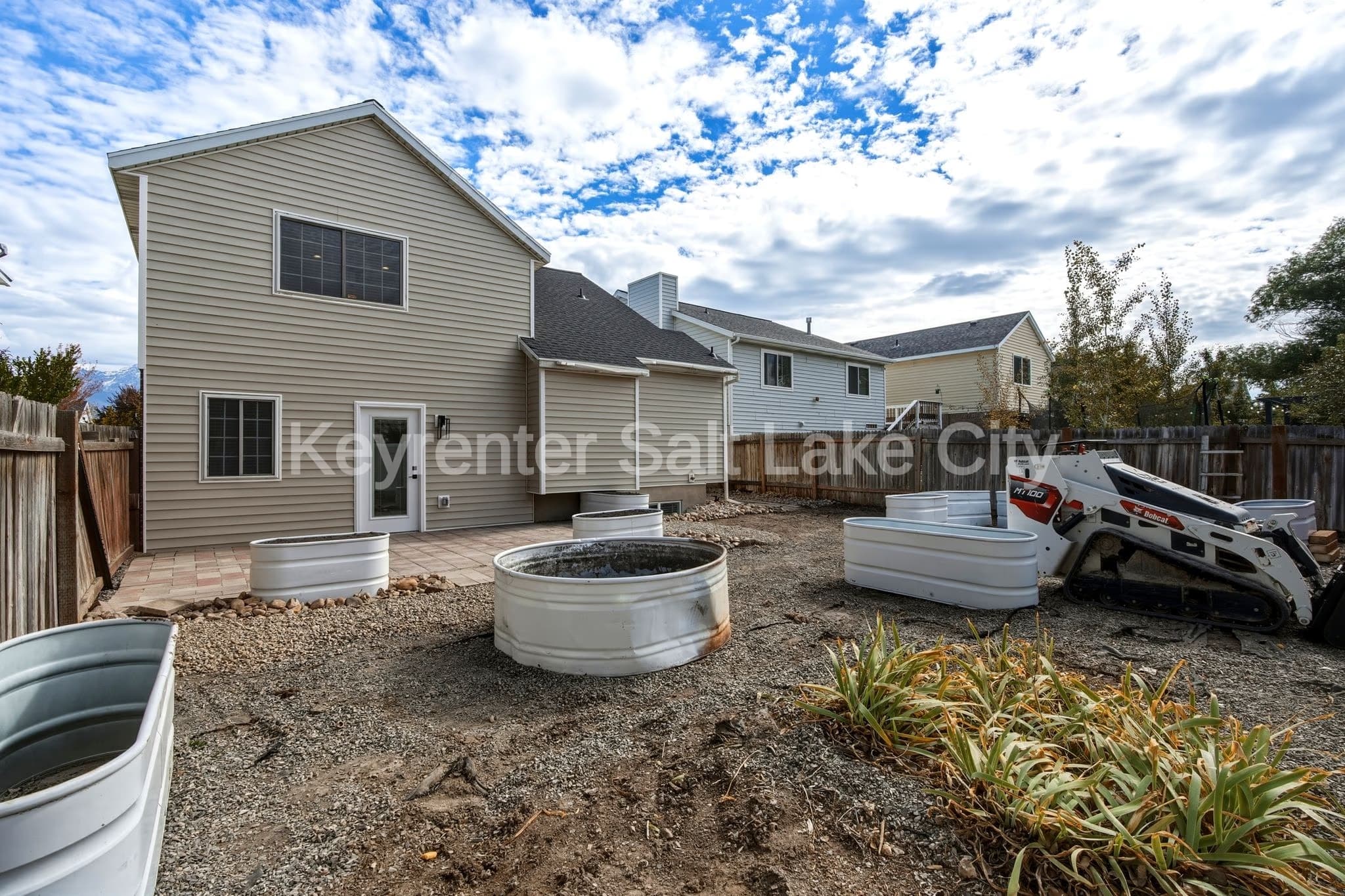 West Jordan House: 9156 S River Ridge Dr