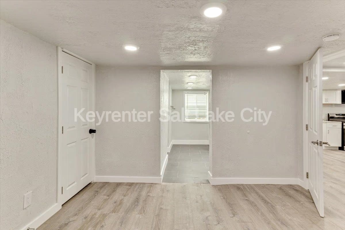 Salt Lake City In-Law/Basement: 672 S 200 W