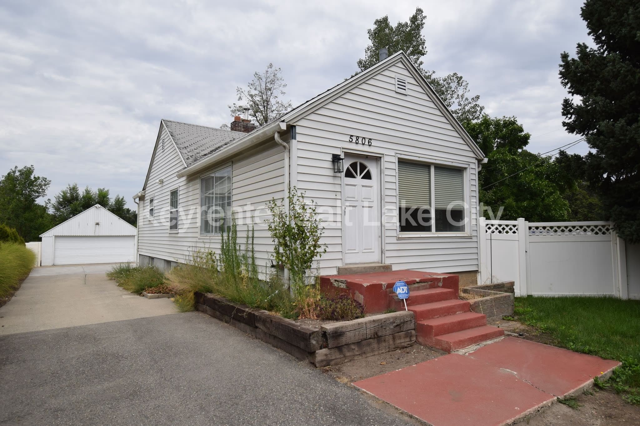 Salt Lake City House: 5806 S Highland Dr