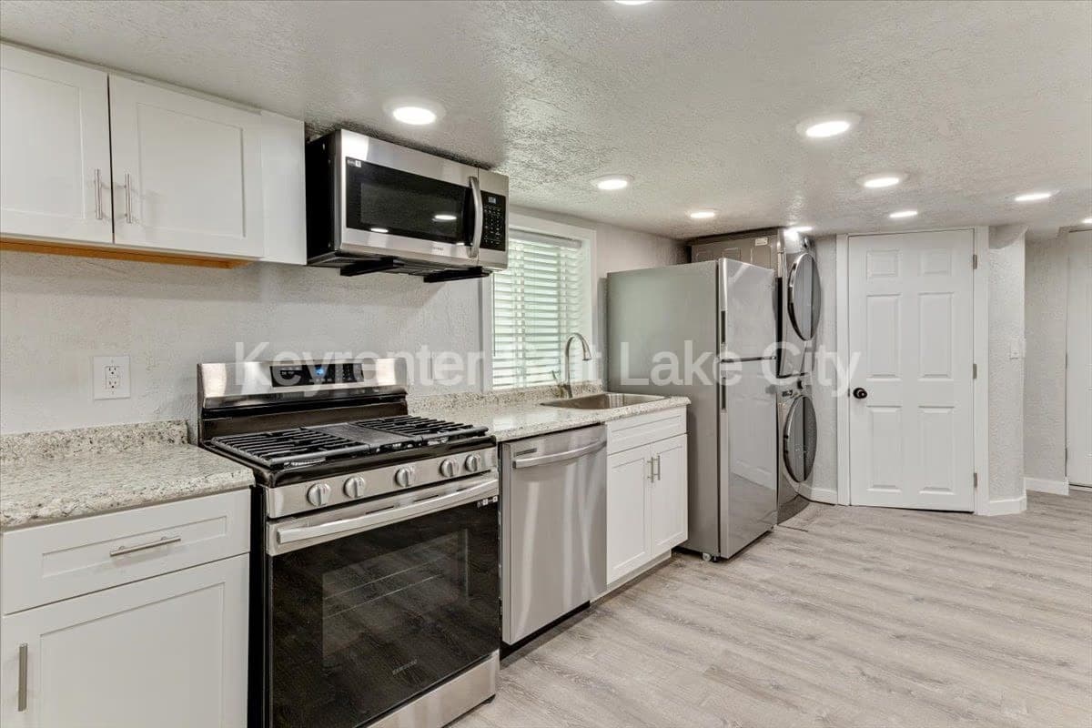Salt Lake City In-Law/Basement: 672 S 200 W