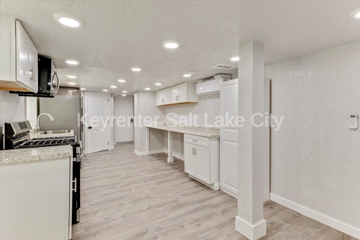 Salt Lake City In-Law/Basement: 672 S 200 W
