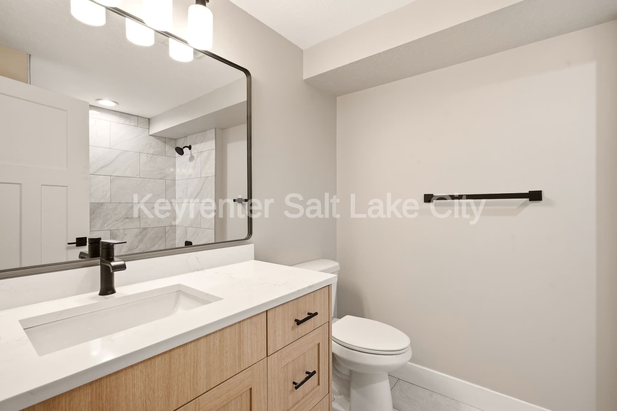 West Jordan House: 9156 S River Ridge Dr