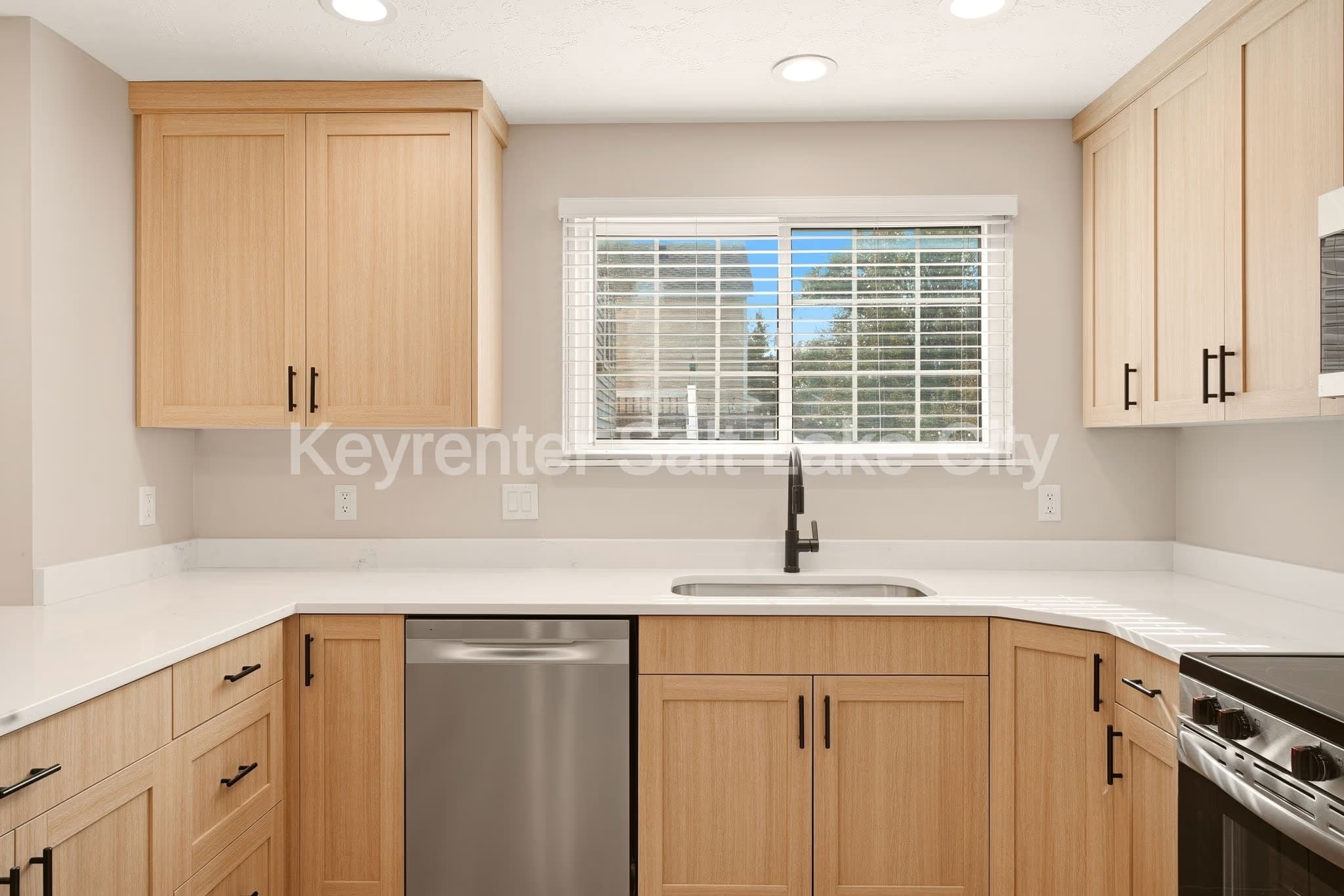 West Jordan House: 9156 S River Ridge Dr