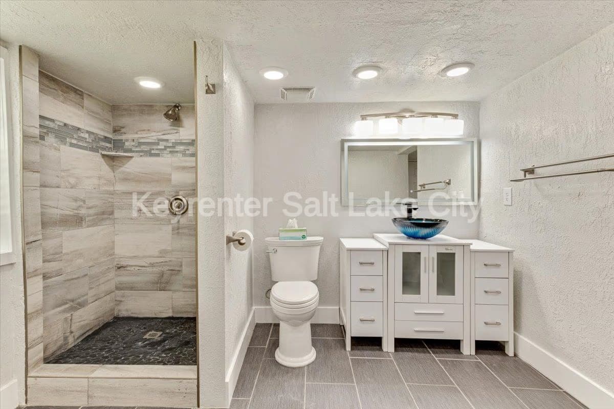 Salt Lake City In-Law/Basement: 672 S 200 W