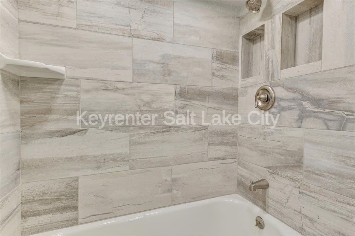 Salt Lake City In-Law/Basement: 672 S 200 W