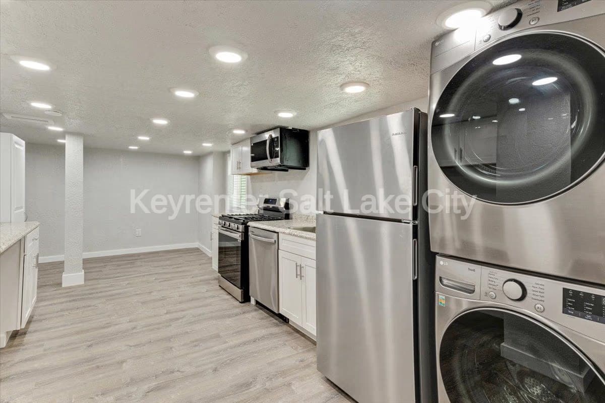 Salt Lake City In-Law/Basement: 672 S 200 W