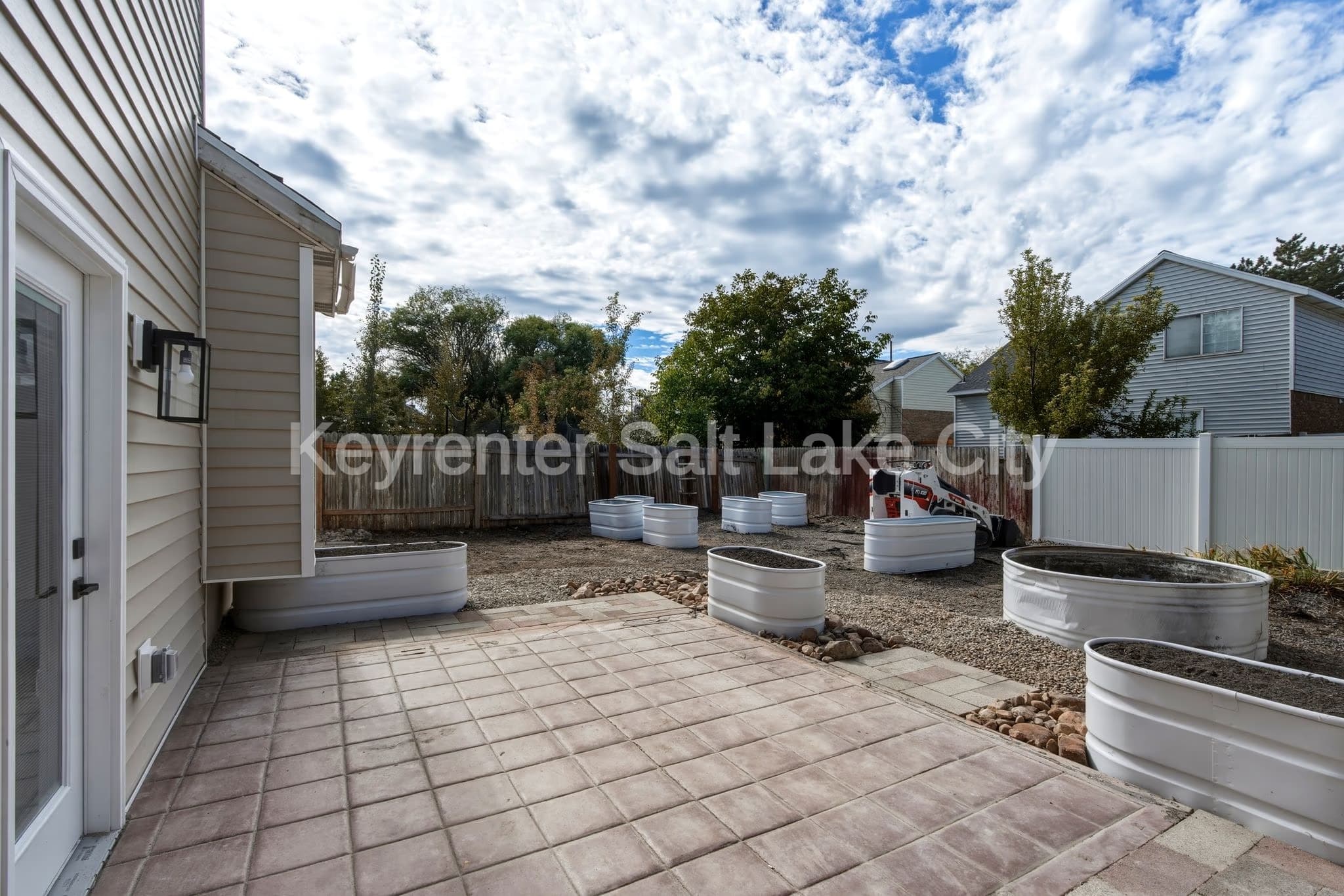 West Jordan House: 9156 S River Ridge Dr
