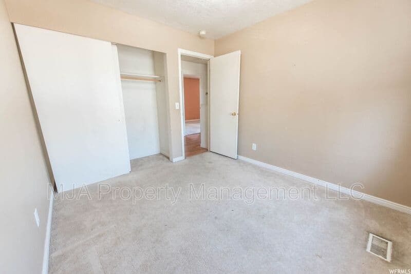 Clearfield House: 2037 N 2125 W