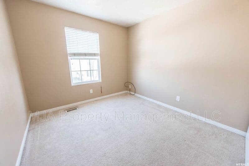 Clearfield House: 2037 N 2125 W
