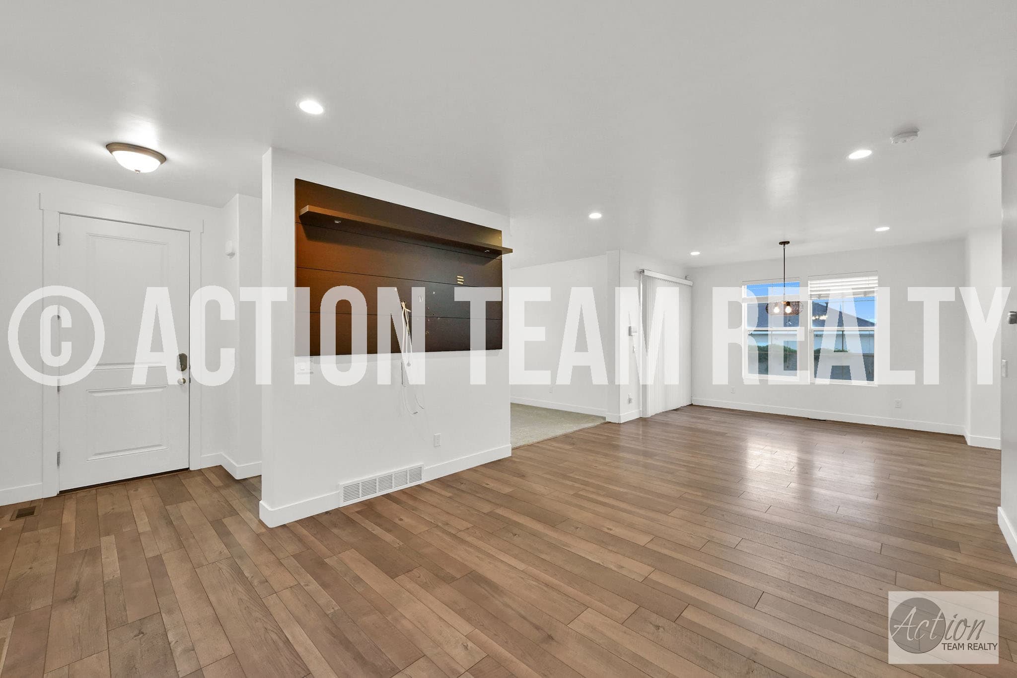 Riverton House: 2147 W Kimber Ln