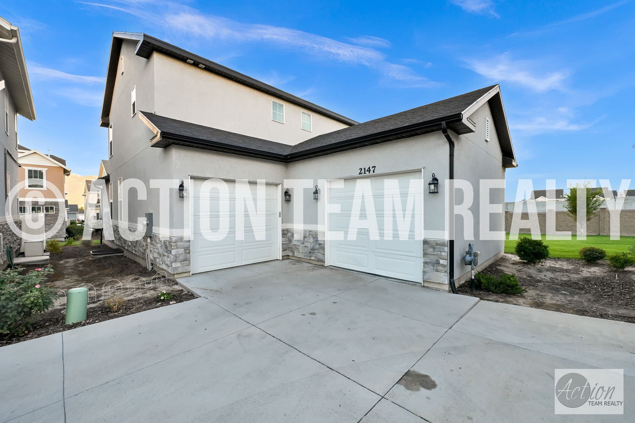 Riverton House: 2147 W Kimber Ln