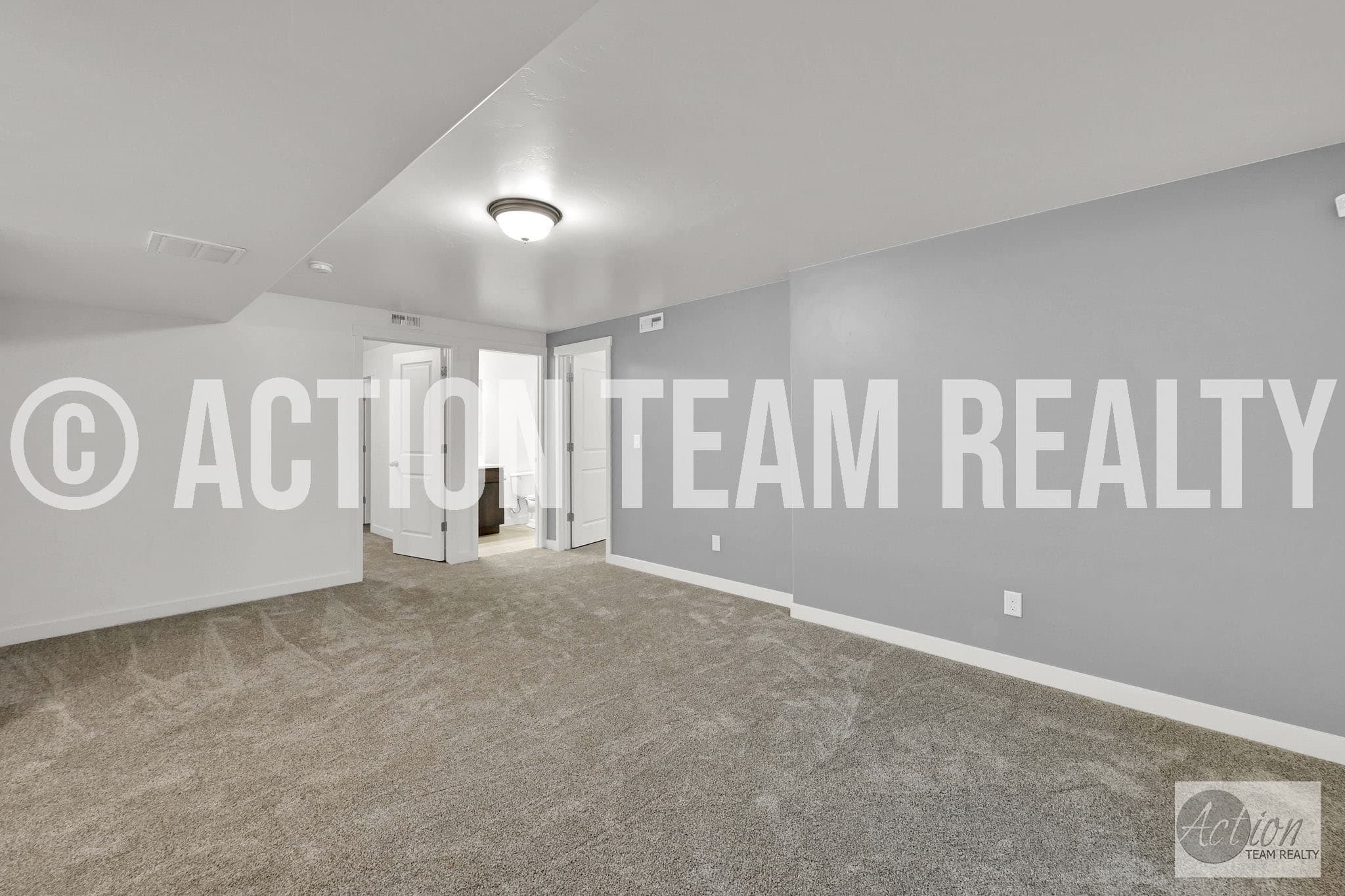 Riverton House: 2147 W Kimber Ln