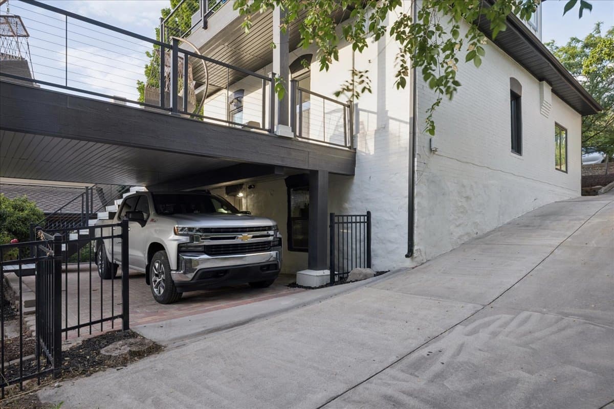 Salt Lake City House: 611 N Westcapitol St
