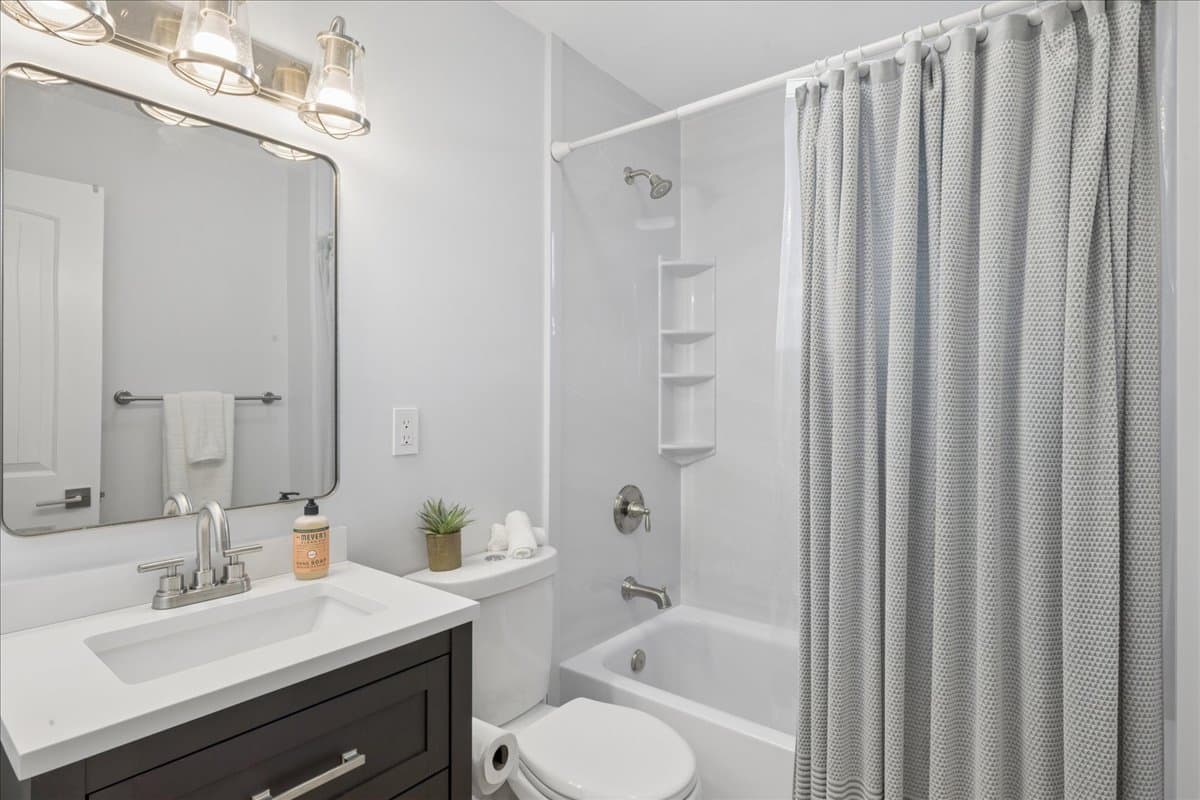 Salt Lake City House: 611 N Westcapitol St