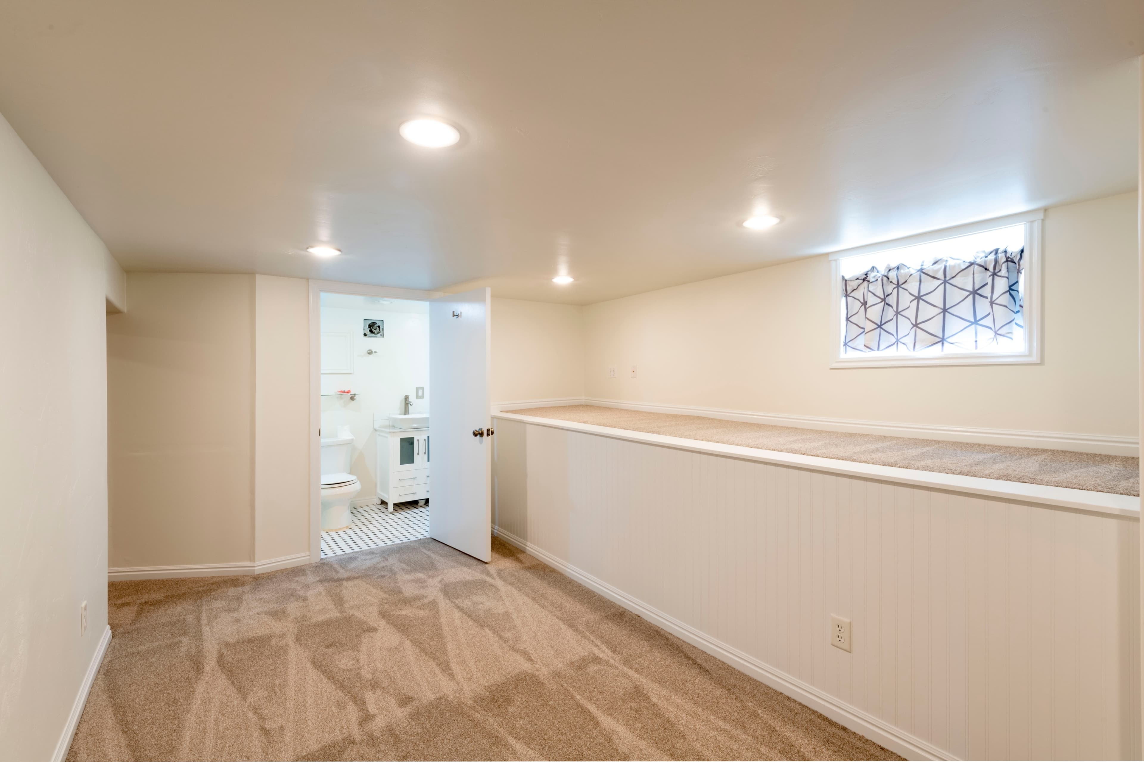 Salt Lake City House: 739 E Kensington Ave
