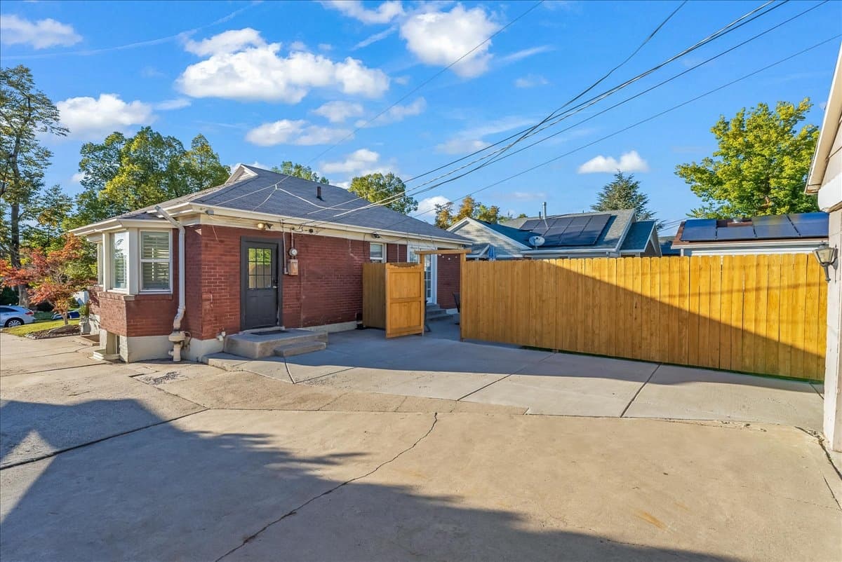 Salt Lake City House: 2165 S King St