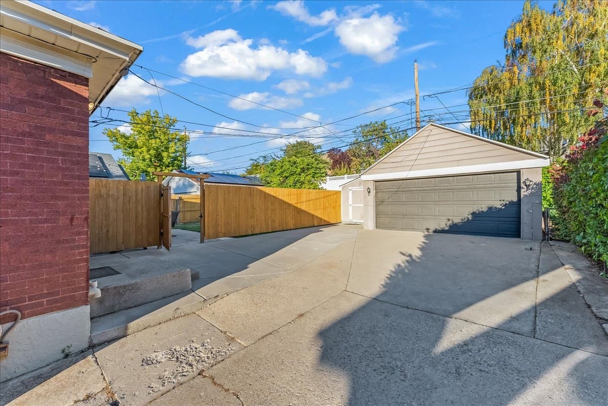 Salt Lake City House: 2165 S King St