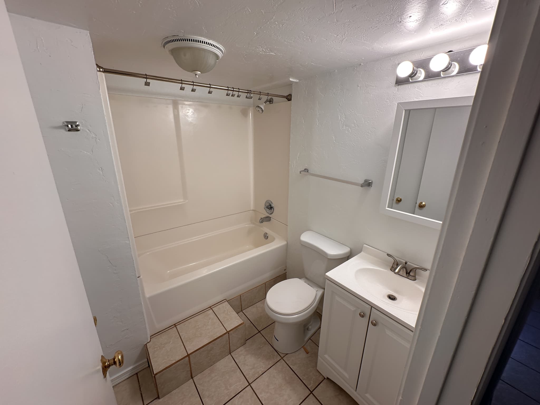 West Jordan Townhome: 9045 S Barrington Cir