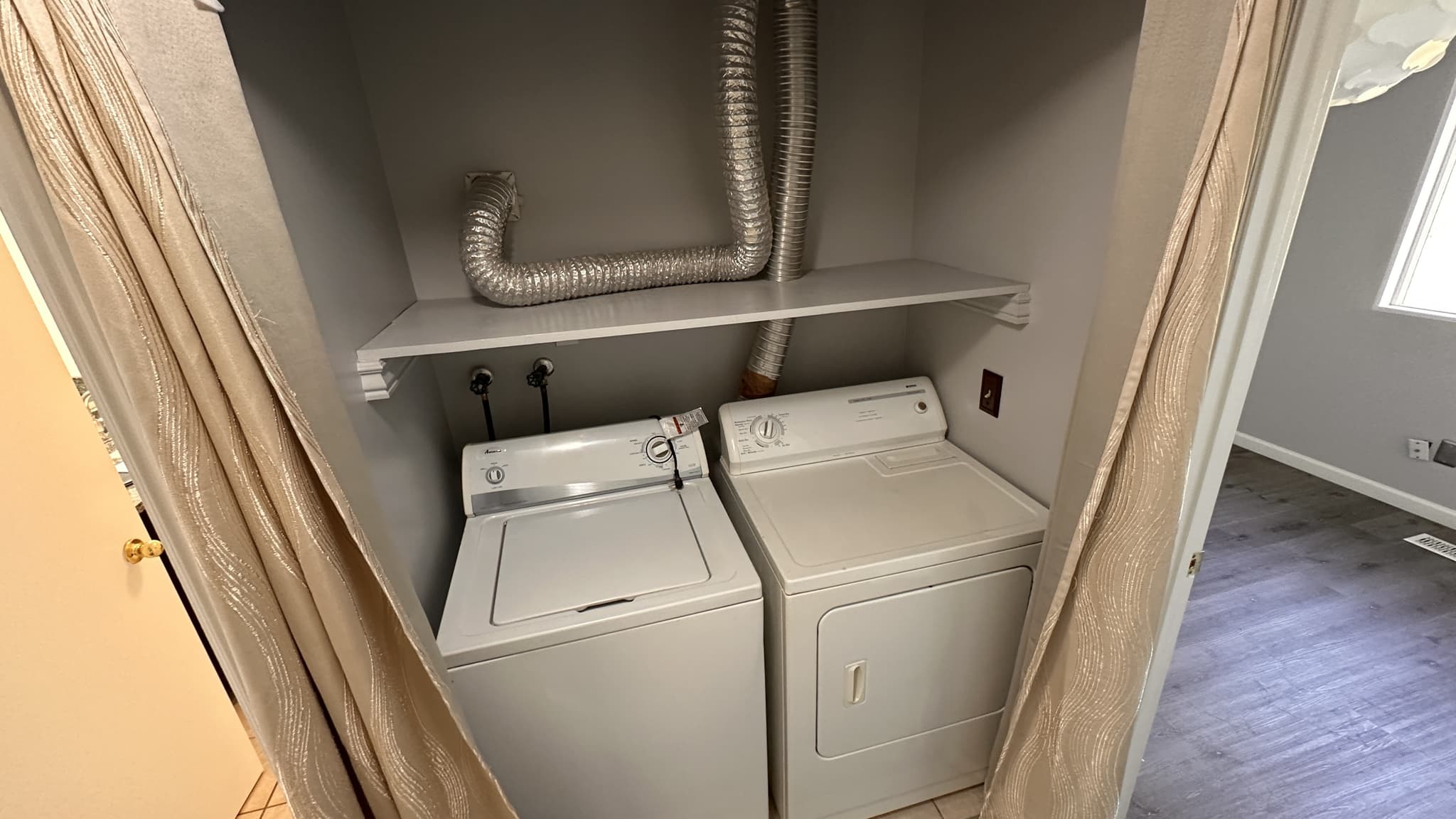 West Jordan Townhome: 9045 S Barrington Cir