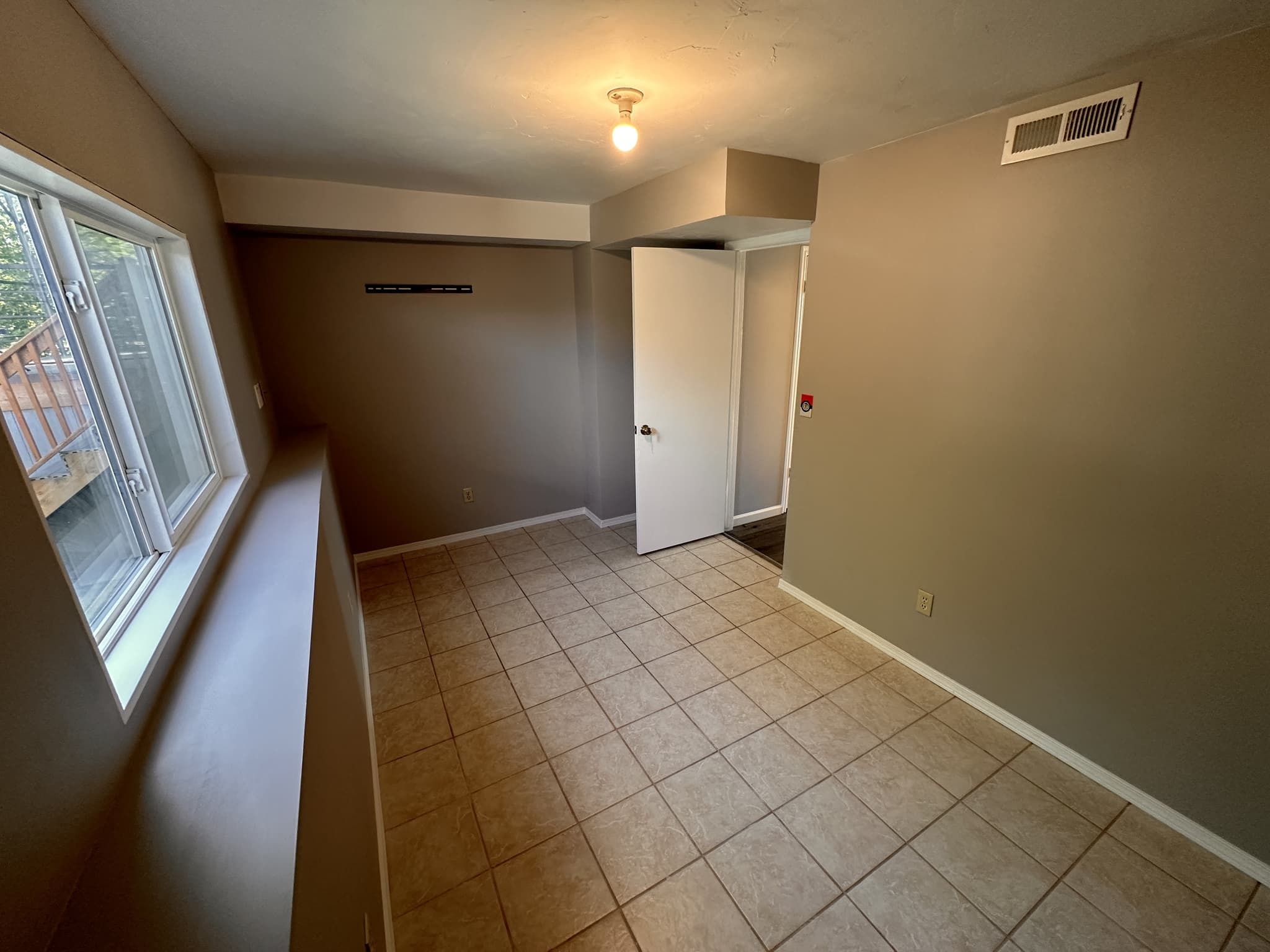 West Jordan Townhome: 9045 S Barrington Cir