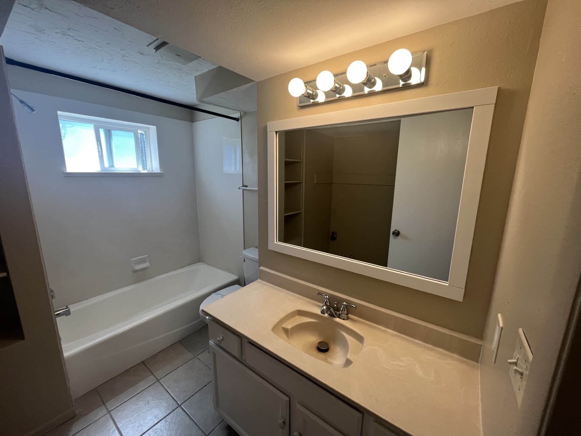 Magna Apartment: 3700 S Jefferson Cir