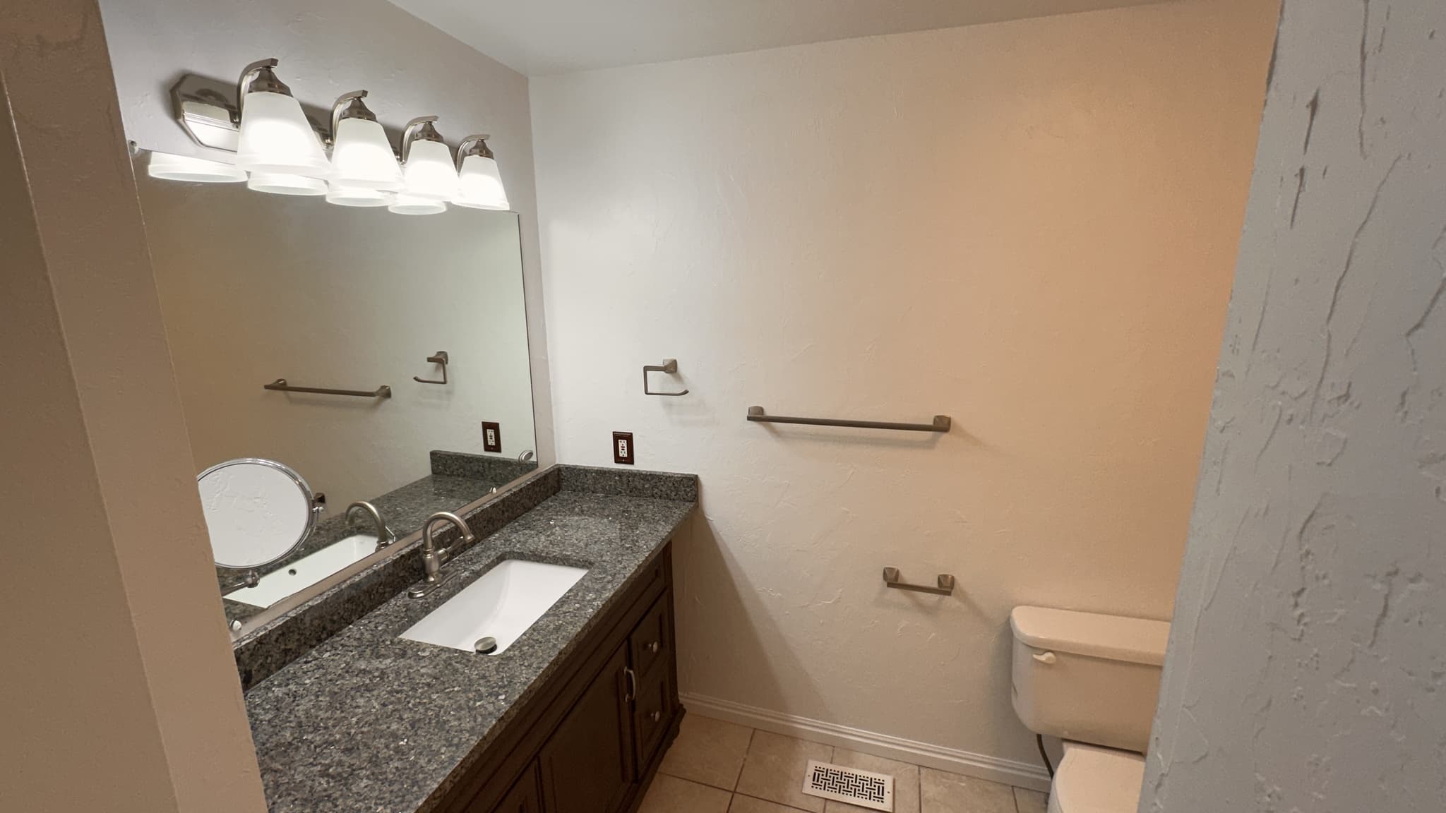 West Jordan Townhome: 9045 S Barrington Cir