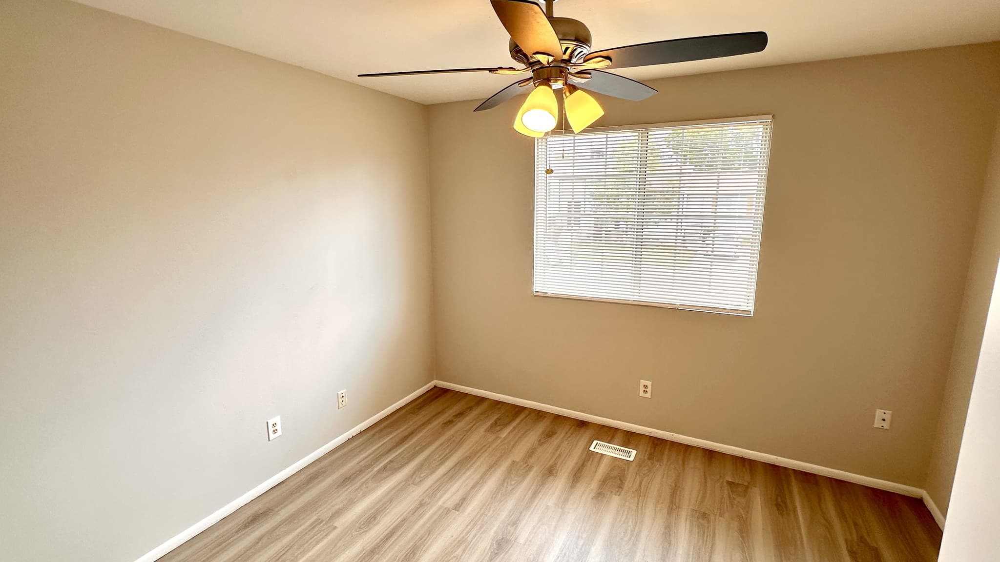 West Jordan Townhome: 1537 W Ponderosa Ln