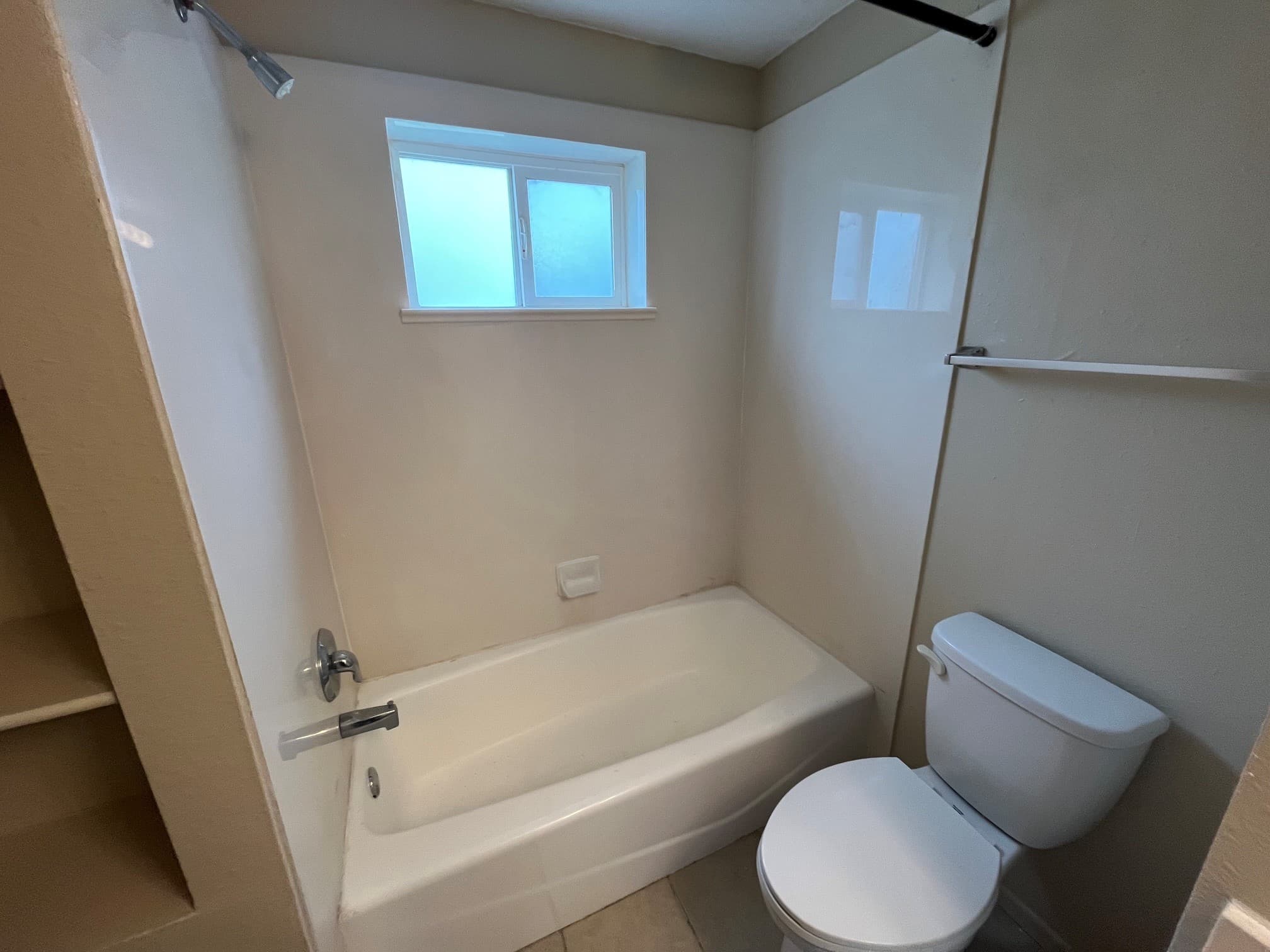 Magna Apartment: 3700 S Jefferson Cir