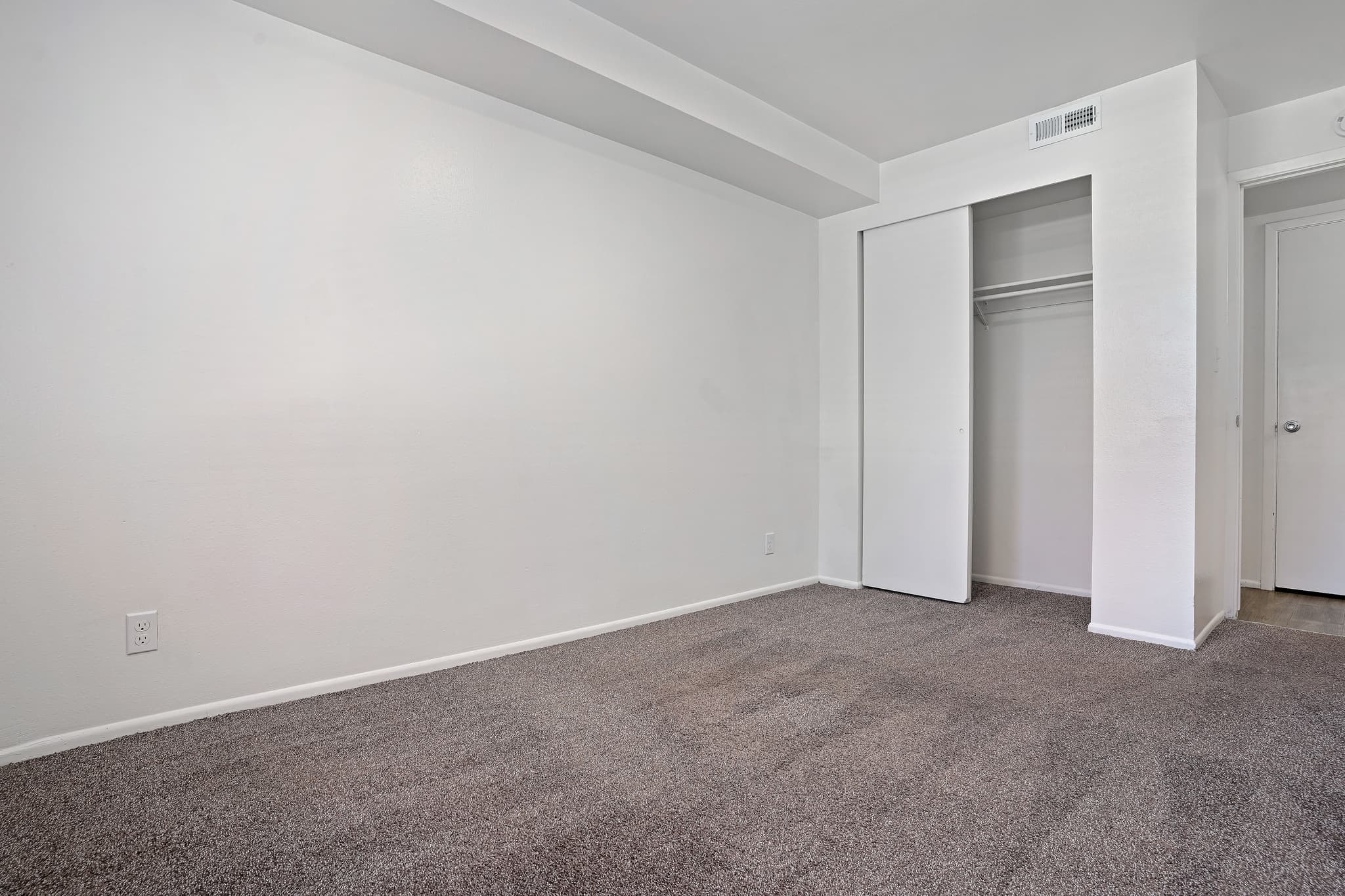 Riverdale Apartment: 4250 S 1000 W