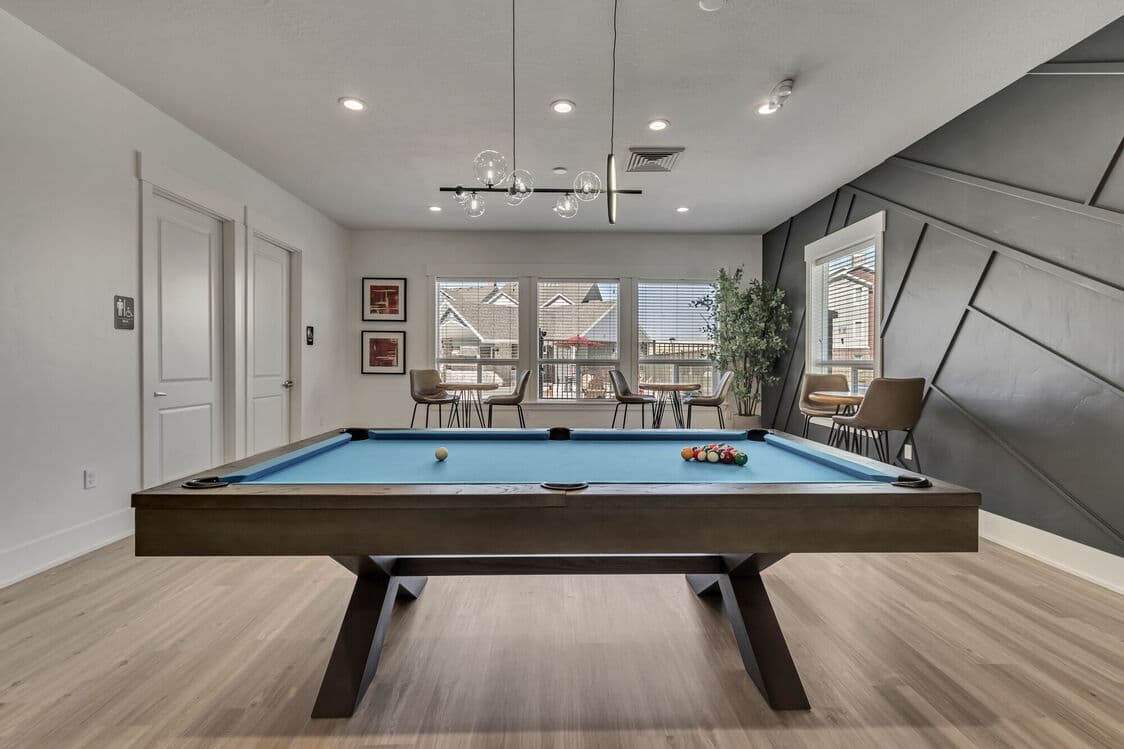 Centerville Apartment: 305 n 1300 w