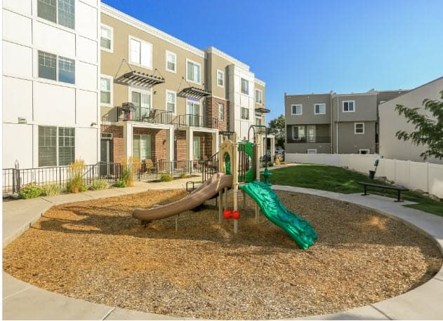 Layton Townhome: 100 N Cross St