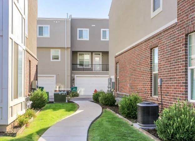 Layton Townhome: 100 N Cross St