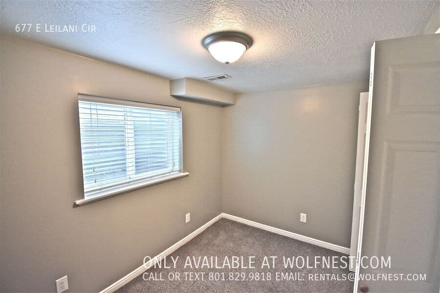 Sandy House: 677 E Leilani Cir