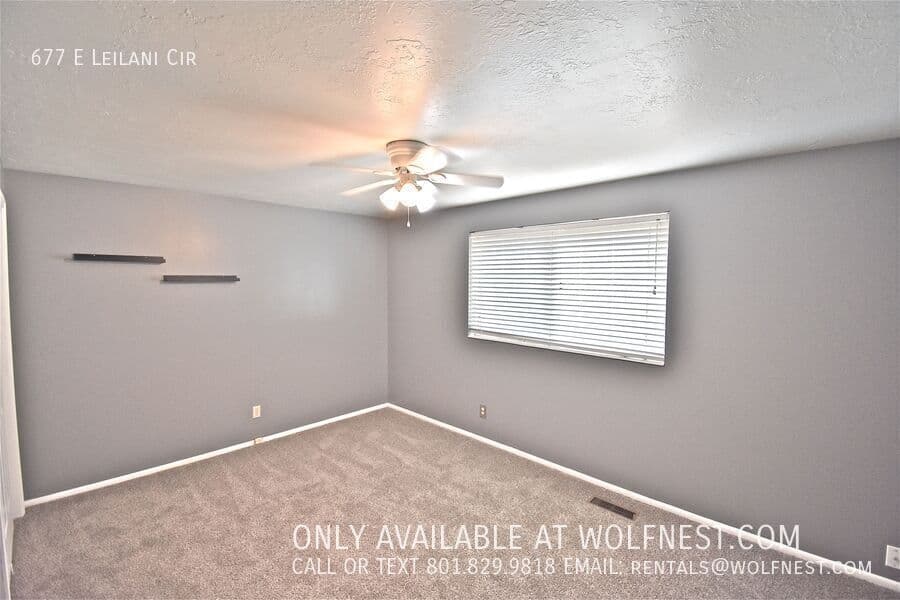 Sandy House: 677 E Leilani Cir