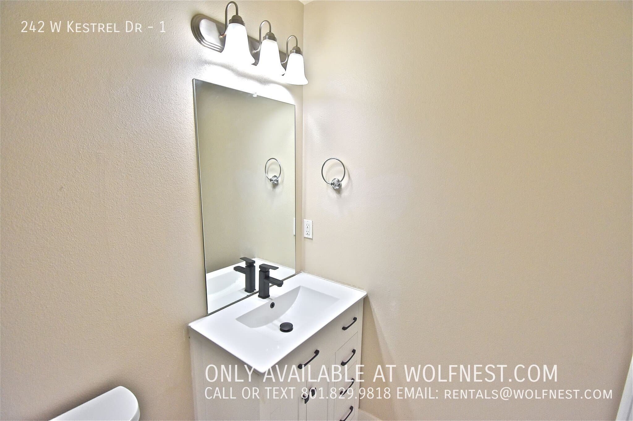 Saratoga Springs Multiplex: 242 W Kestrel Dr