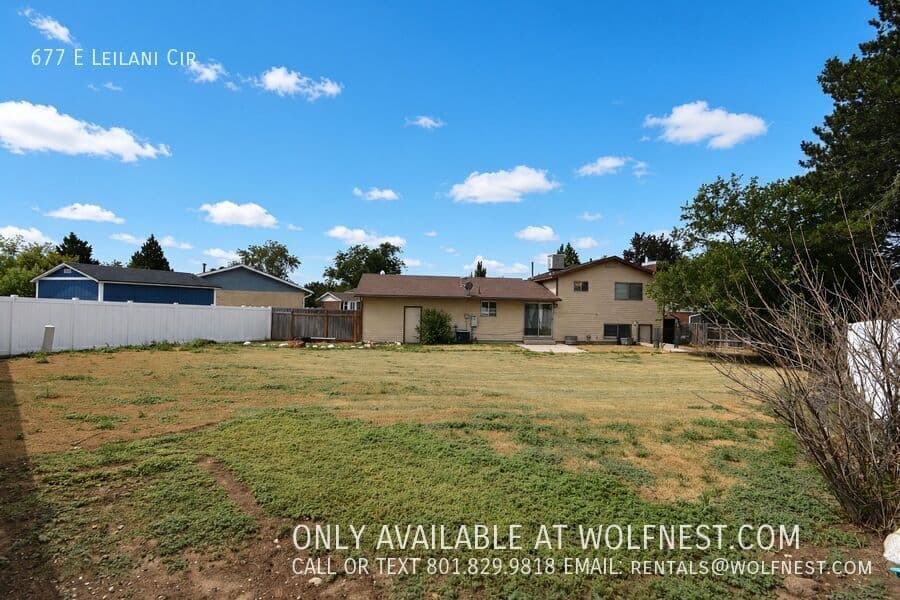 Sandy House: 677 E Leilani Cir