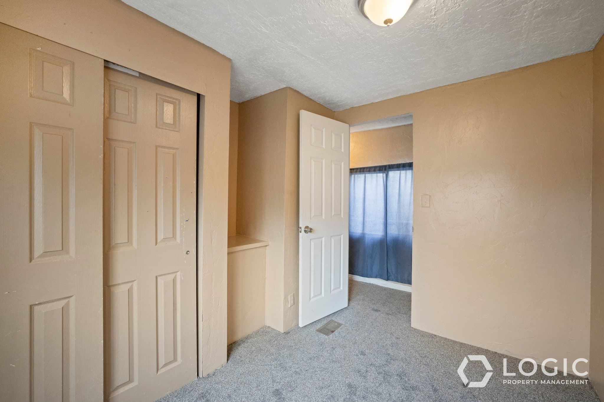 West Jordan House: 6954 S Flamingo Way