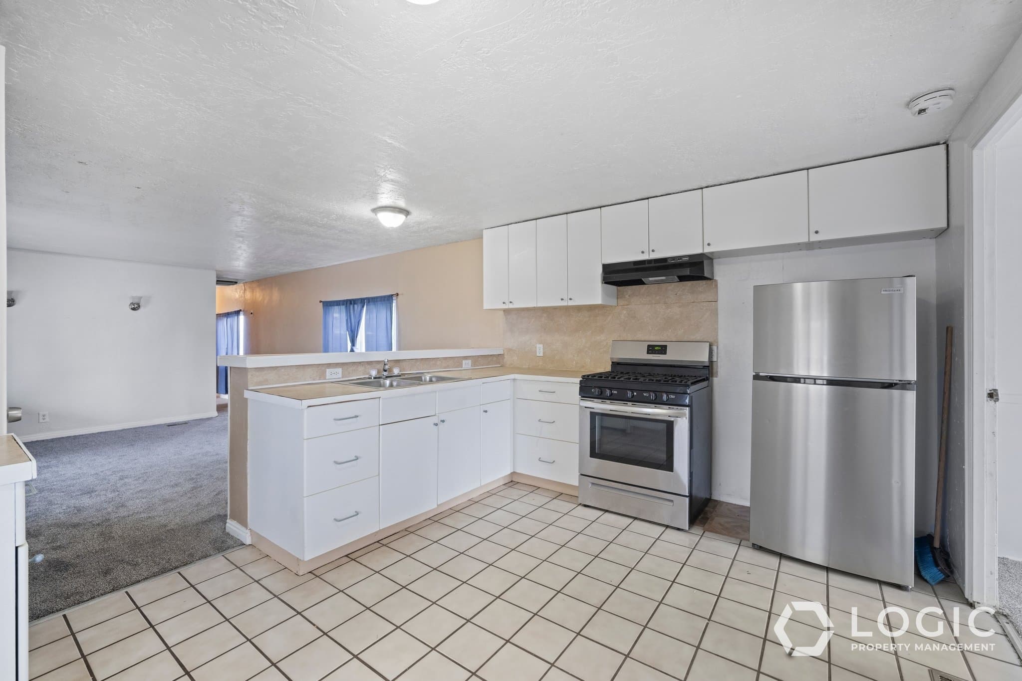 West Jordan House: 6954 S Flamingo Way