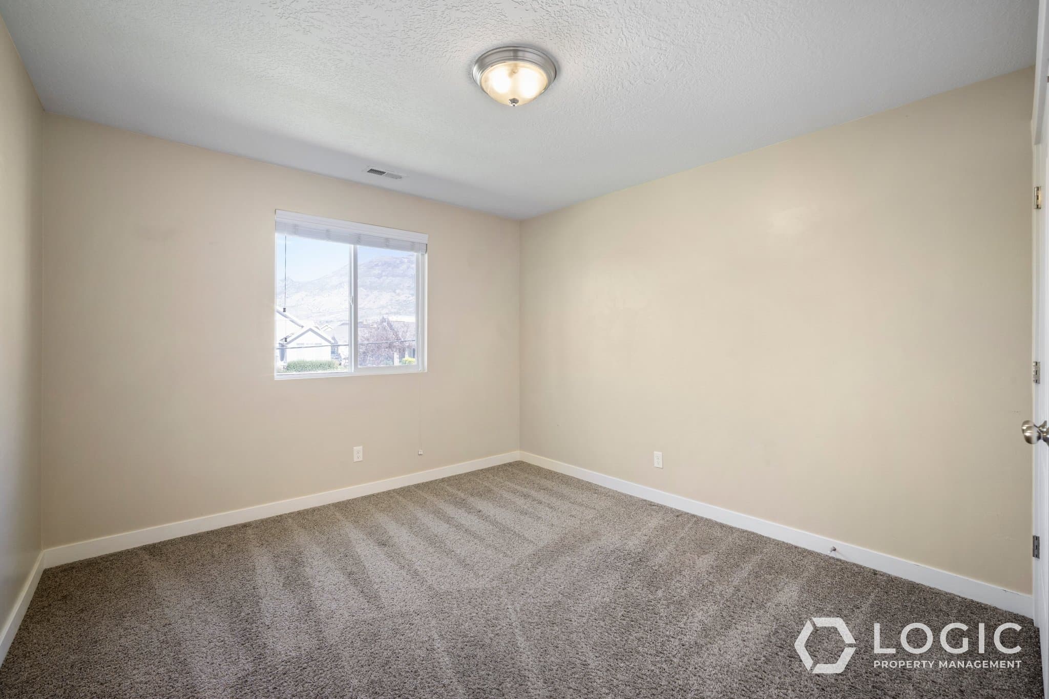 Pleasant Grove Townhome: 738 W 260 S