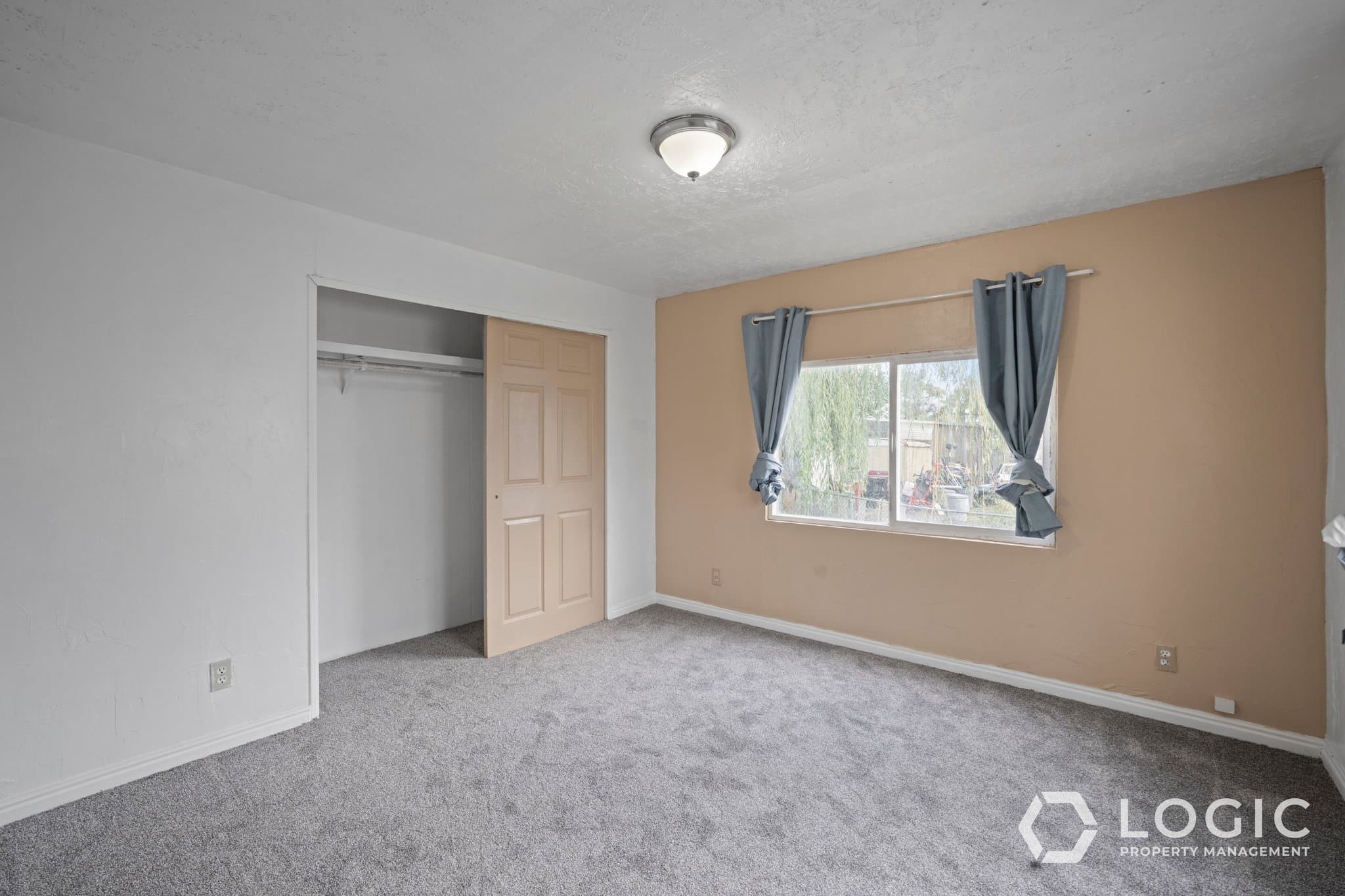 West Jordan House: 6954 S Flamingo Way