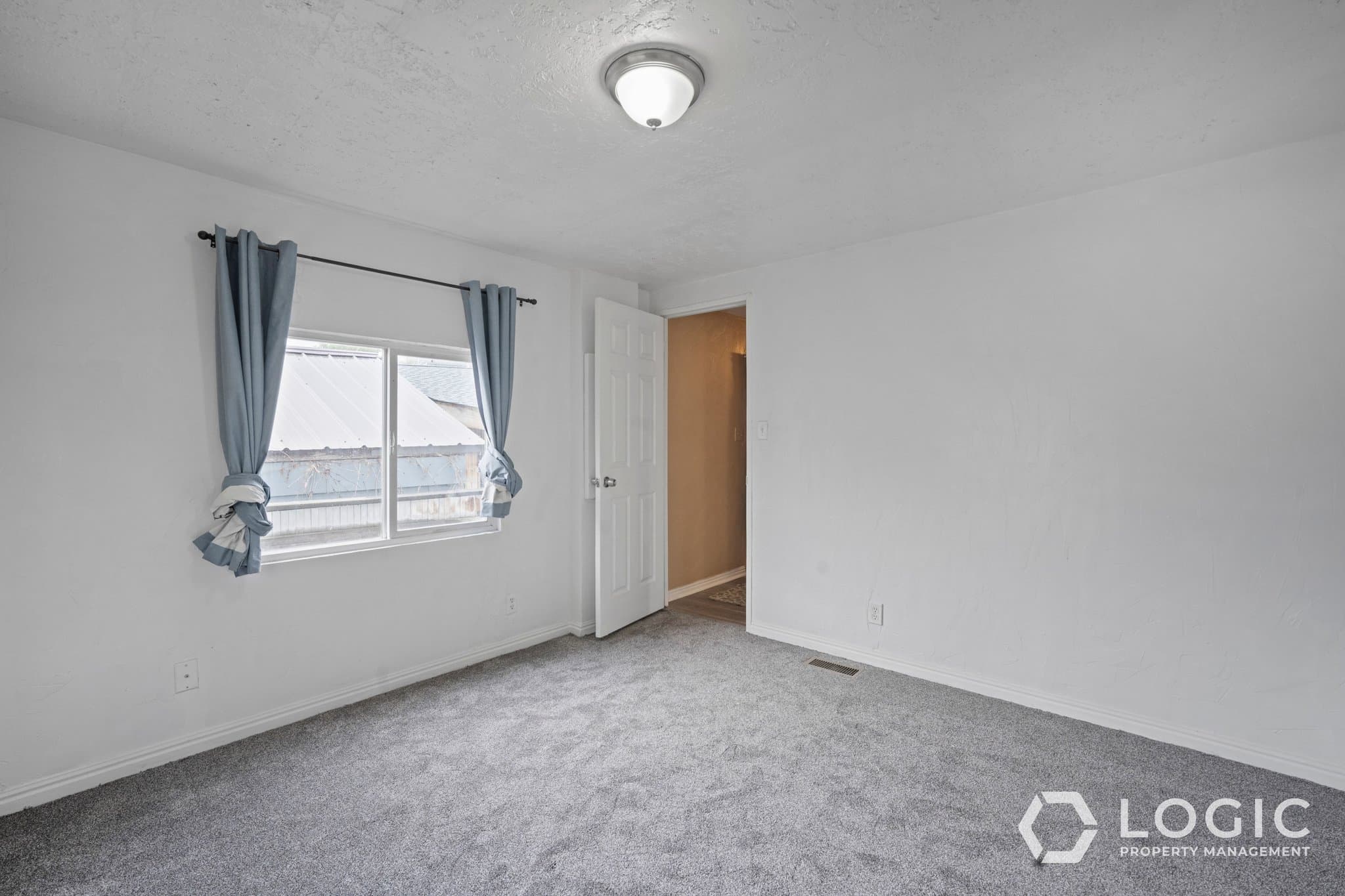 West Jordan House: 6954 S Flamingo Way