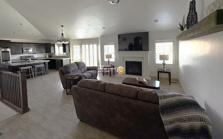 West Jordan House: 9474 S Lea Heather Way