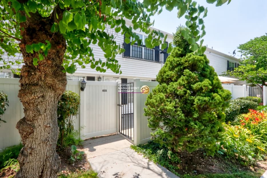 Salt Lake City Townhome: 601 E 4010 S