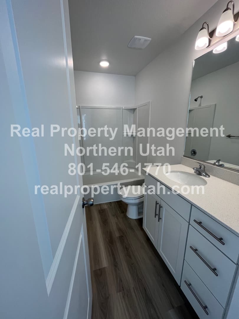Layton Townhome: 3084 N 1600 E