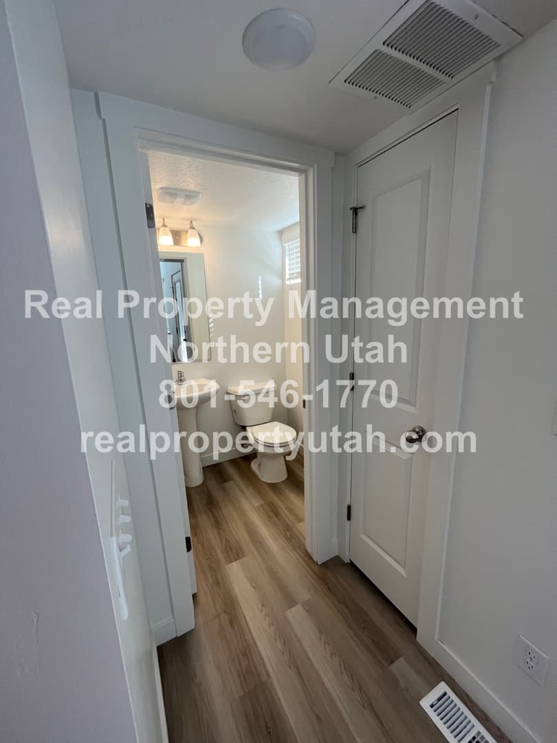 Layton Townhome: 3084 N 1600 E