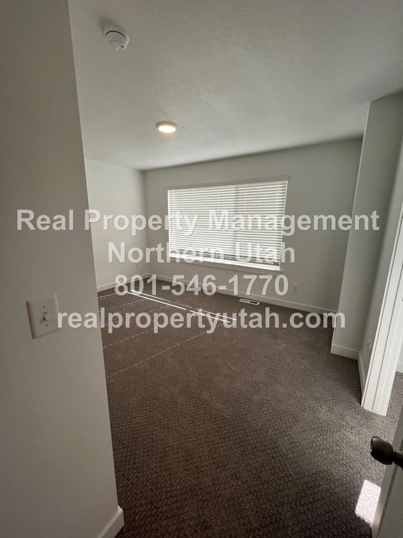 Layton Townhome: 3084 N 1600 E
