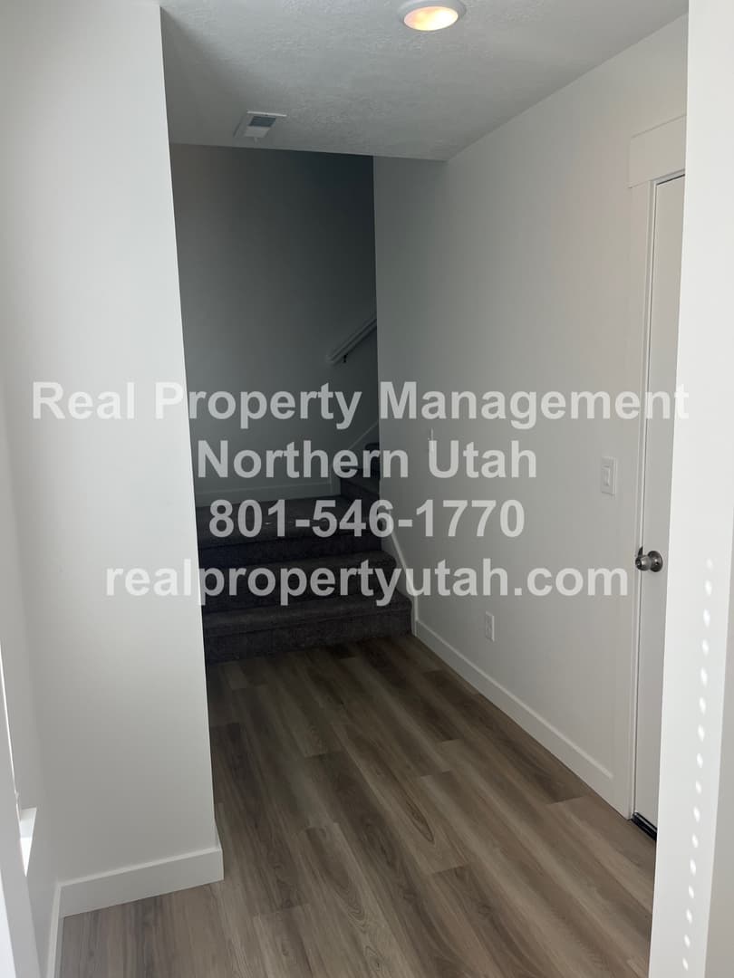 Layton Townhome: 3084 N 1600 E