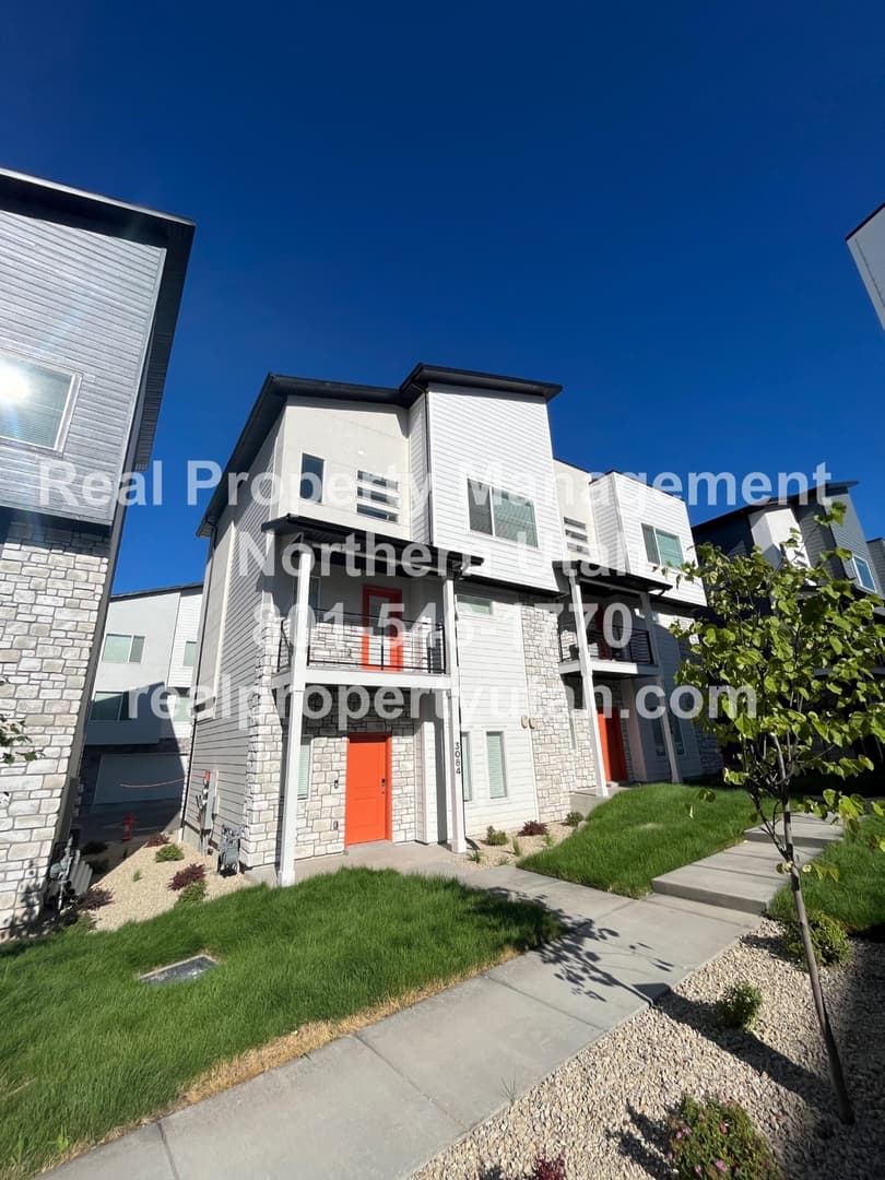 Layton Townhome: 3084 N 1600 E