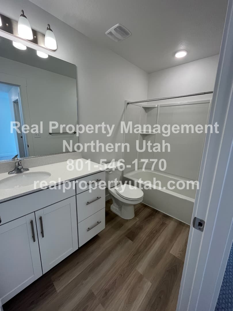 Layton Townhome: 3084 N 1600 E